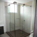 divisiones para baño en vidrio